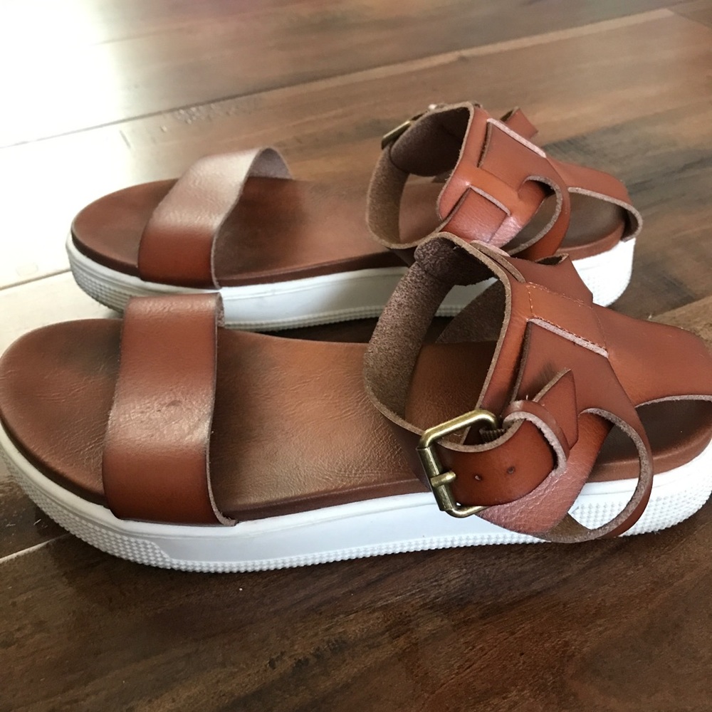 MIA Ellen platform sandals
